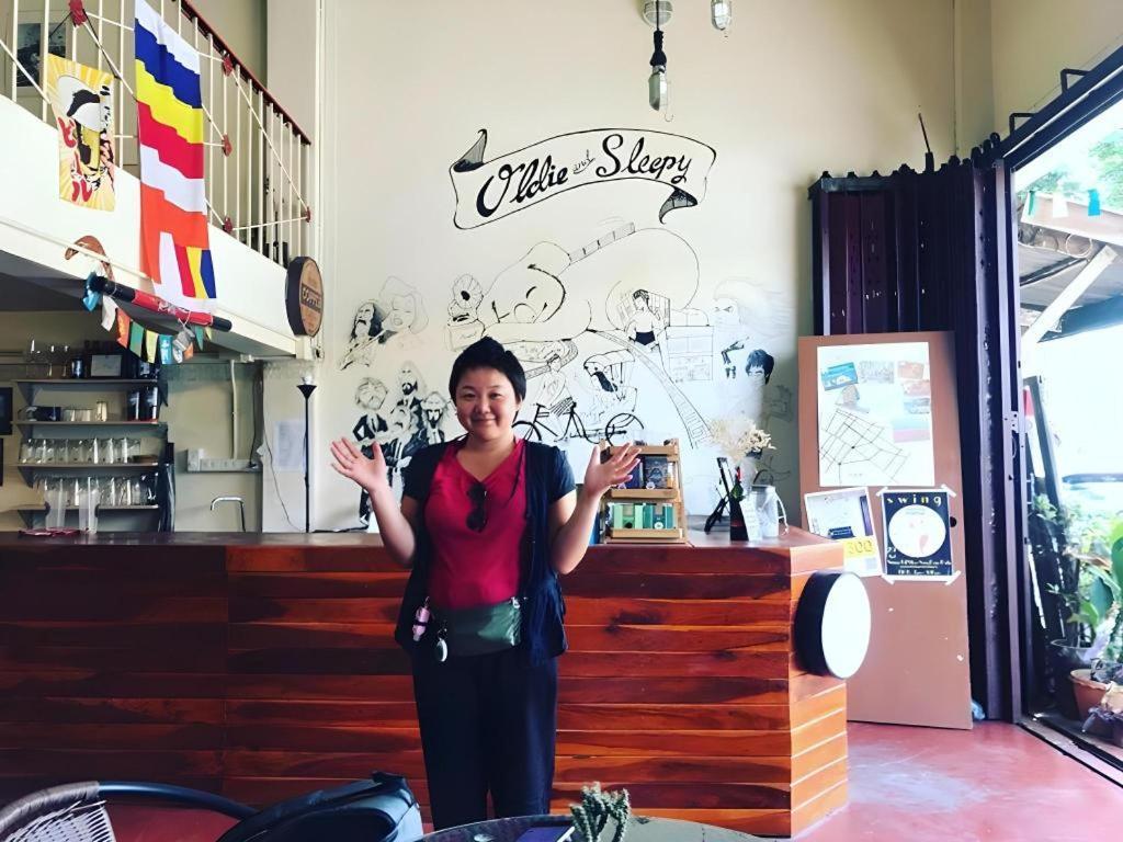 Oldie And Sleepy Hostel Udon Thani Exteriör bild