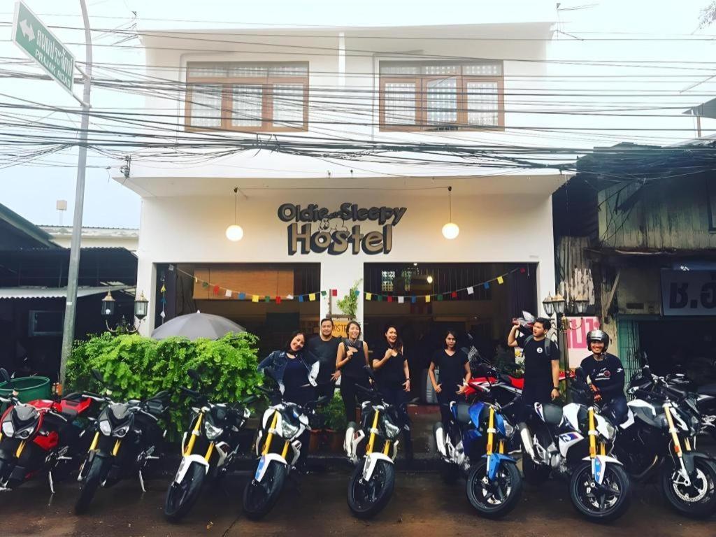 Oldie And Sleepy Hostel Udon Thani Exteriör bild