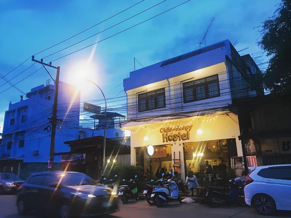 Oldie And Sleepy Hostel Udon Thani Exteriör bild