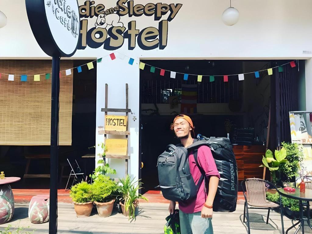 Oldie And Sleepy Hostel Udon Thani Exteriör bild