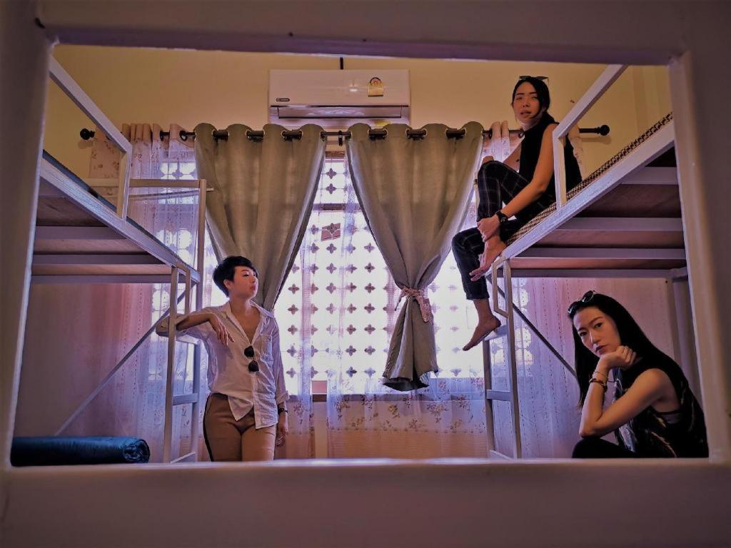 Oldie And Sleepy Hostel Udon Thani Exteriör bild