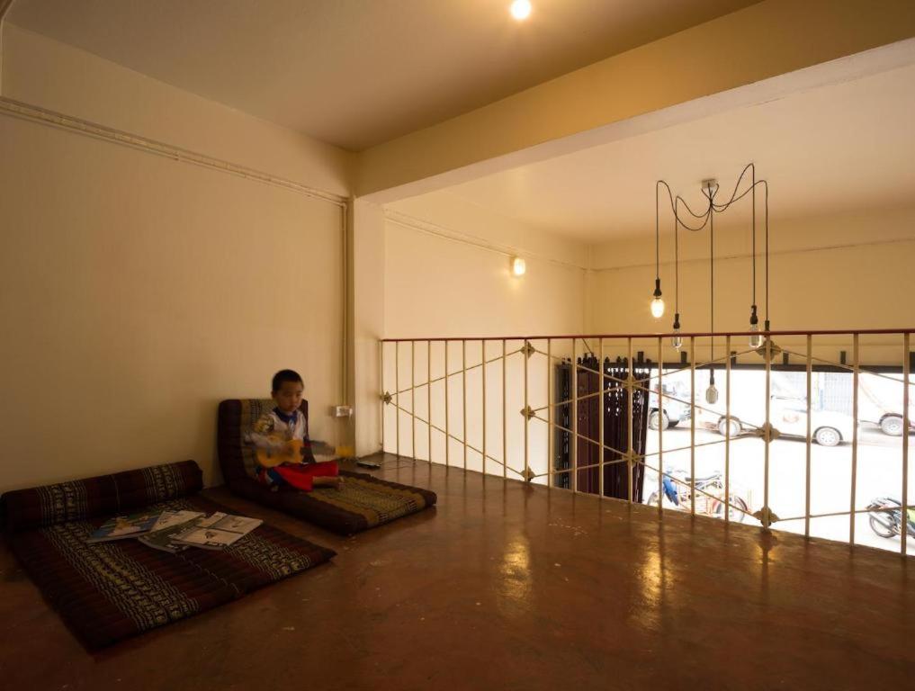 Oldie And Sleepy Hostel Udon Thani Exteriör bild