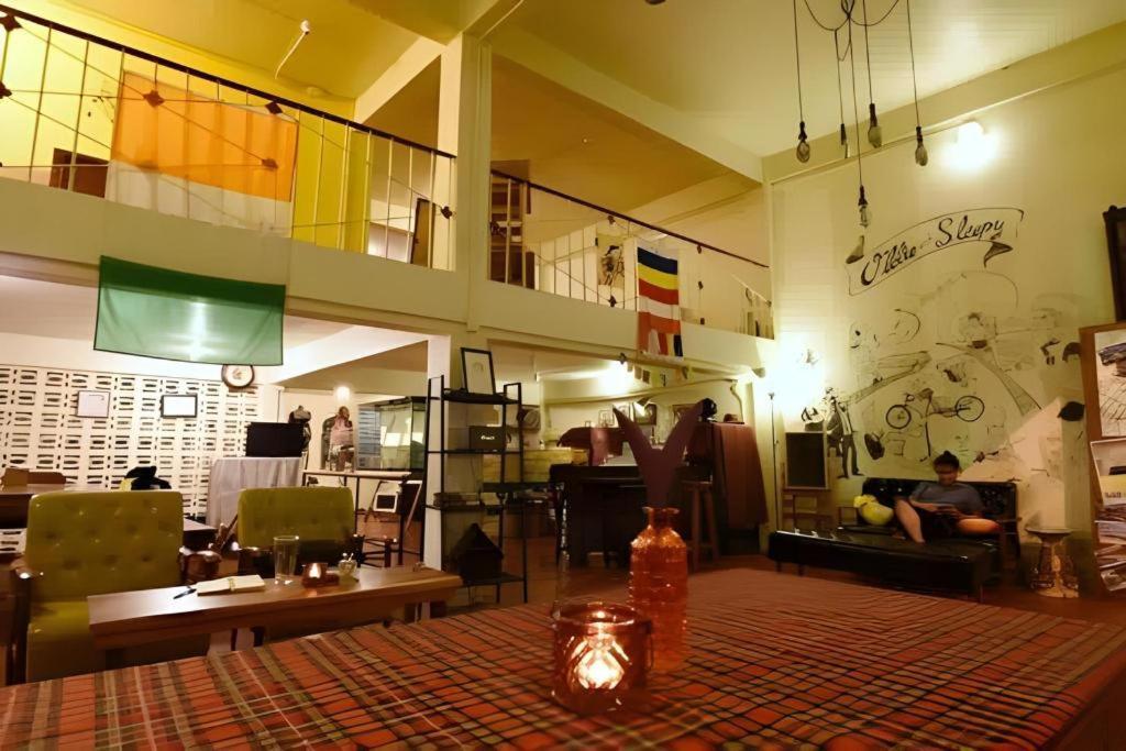 Oldie And Sleepy Hostel Udon Thani Exteriör bild