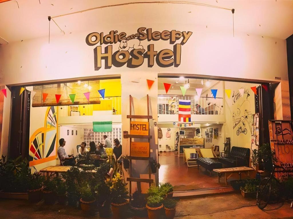 Oldie And Sleepy Hostel Udon Thani Exteriör bild