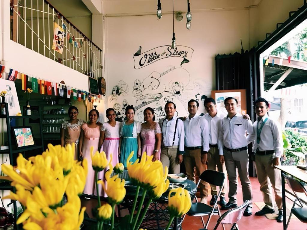 Oldie And Sleepy Hostel Udon Thani Exteriör bild