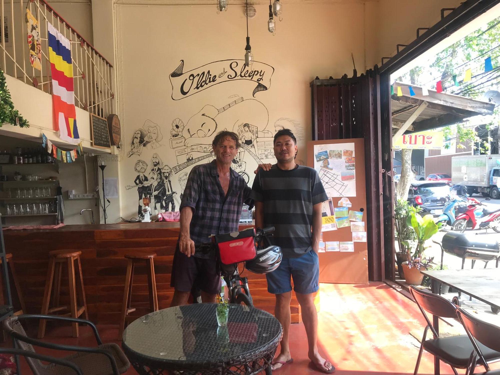 Oldie And Sleepy Hostel Udon Thani Exteriör bild